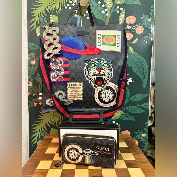 GUCCI🐅LIMITED EDITION GG Supreme Night Courrier TOTE WALLET & BAG CHARM! - Picture 5 of 17